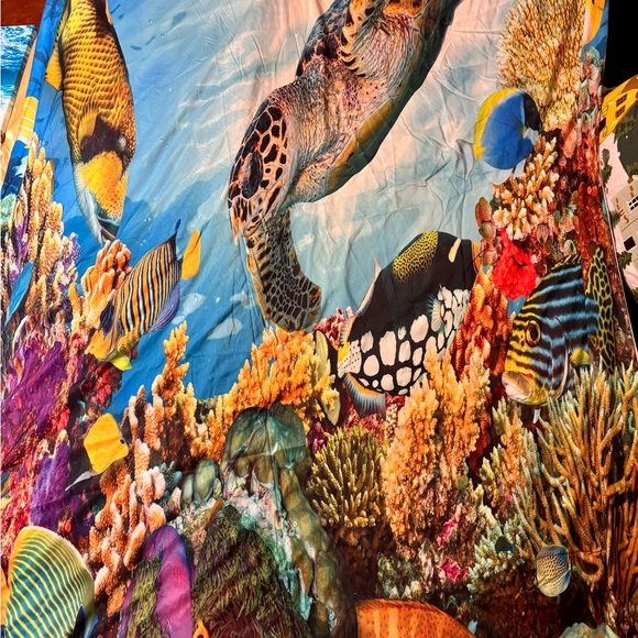 Realistic Sea Turtle Ocean Scene  Canvas Art and duvet bedroom set - Picture 2 of 2